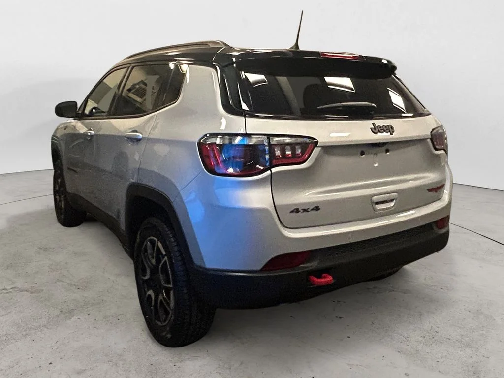 Used 2025 Silver Zynith Jeep Trailhawk image 3