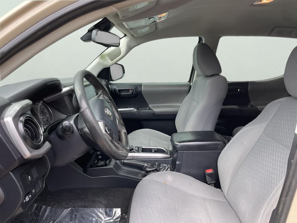 Used 2020  Toyota SR5 image 28