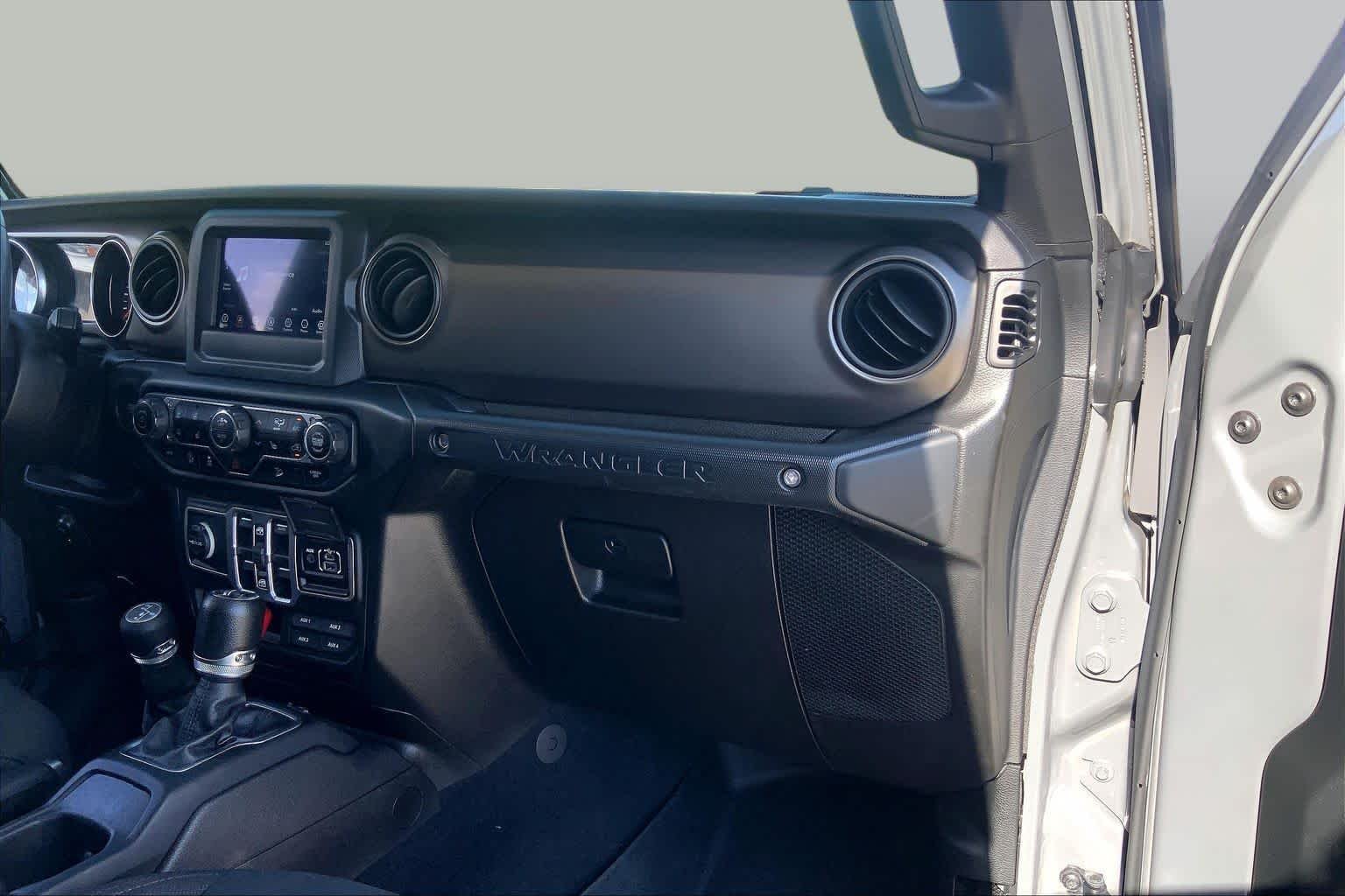 Used 2018 Sting-Gray Clearcoat Jeep Sport S image 16