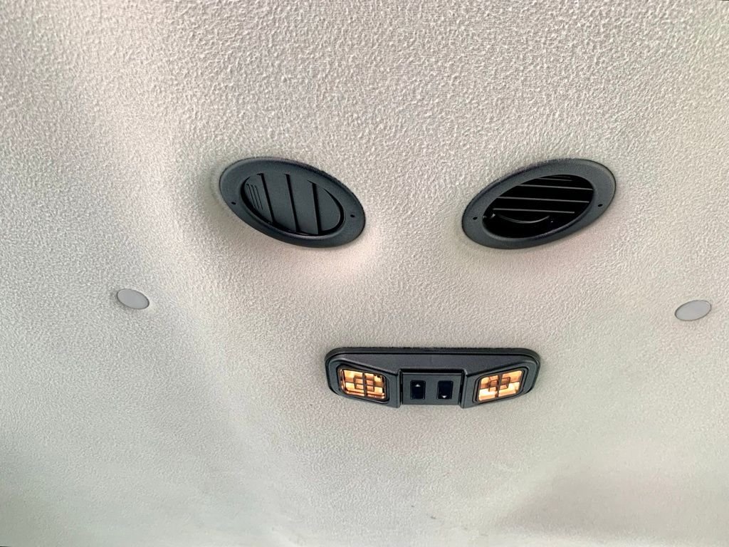 Used 2003 White Ford  image 27