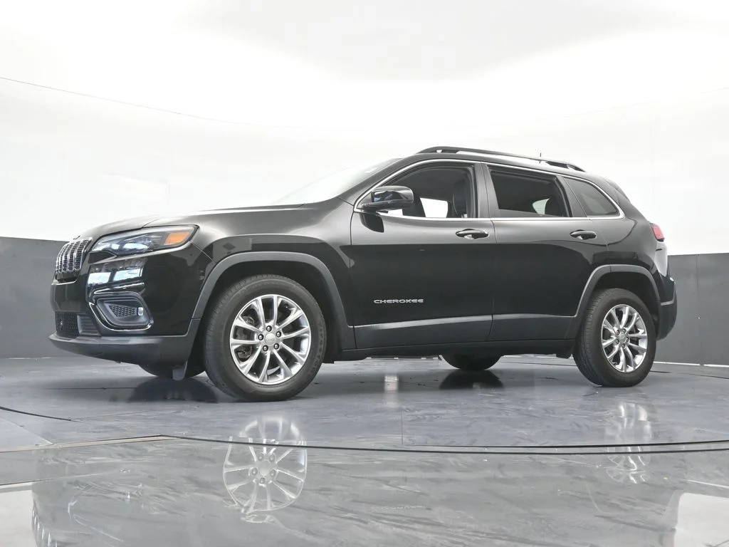 Used 2022 Diamond Black Crystal Pearlcoat Jeep Latitude Lux image 52