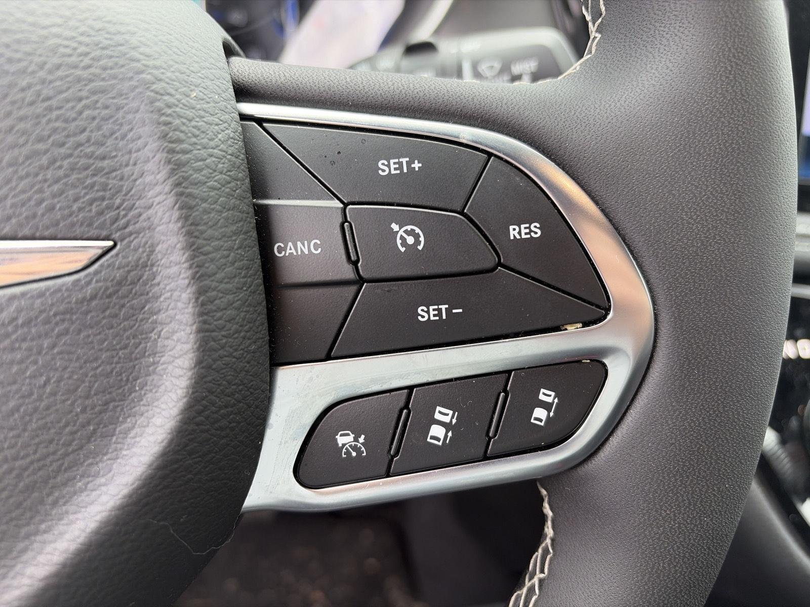 Used 2026 Diamond Black Crystal Pearlcoat Chrysler Select image 20