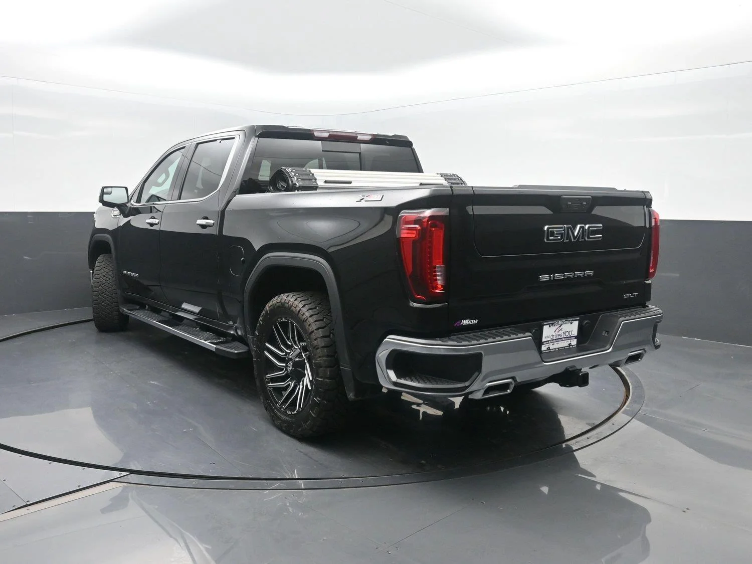 Used 2023 ONYX BLACK GMC SLT image 44