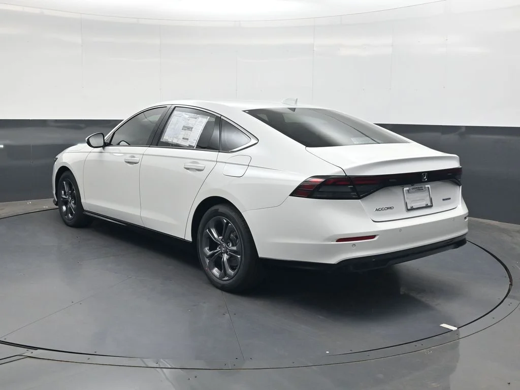 New 2026 Platinum White Pearl Honda EX-L image 6