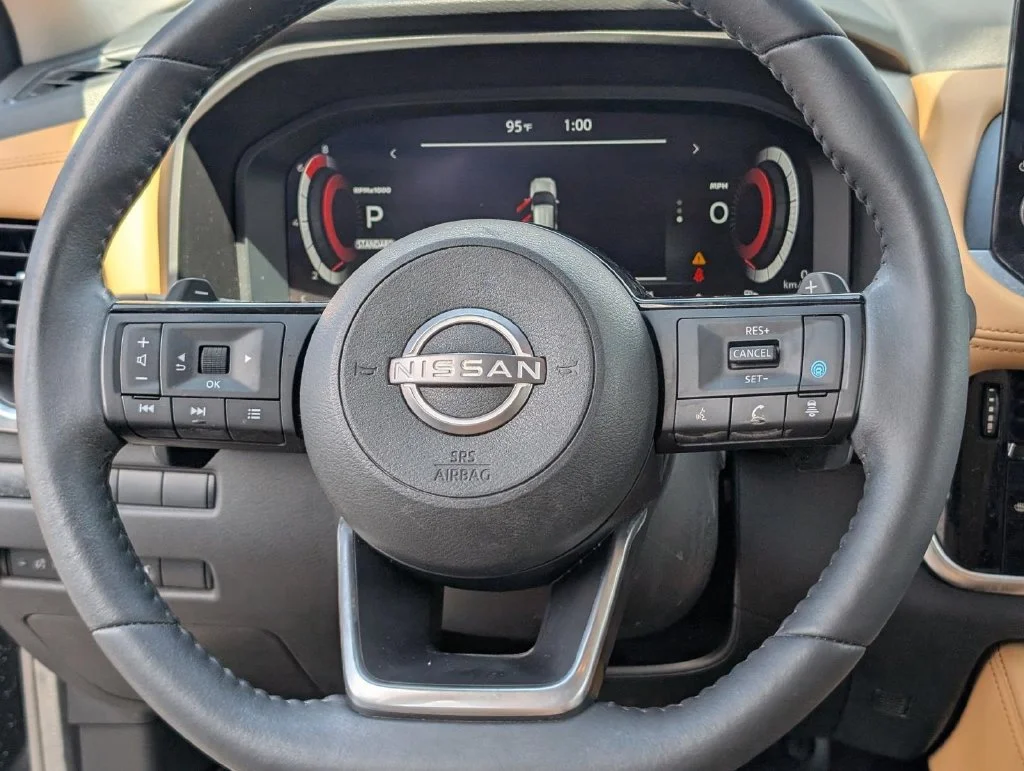 Used 2023 Super Black Nissan Platinum image 18