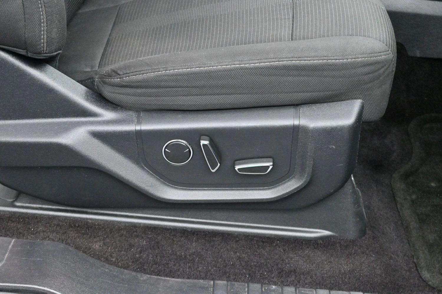 Used 2016 Magnetic Metallic Ford XLT image 33