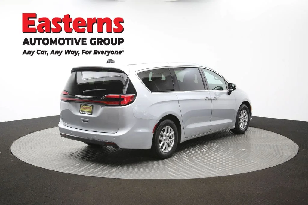 Used 2024 Silver Chrysler Touring L image 103