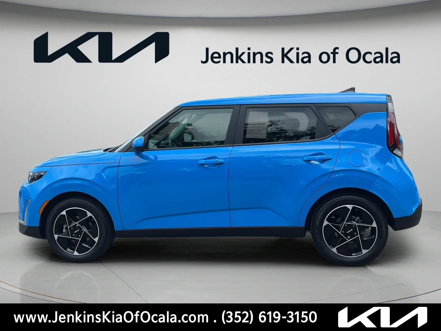 Used 2025 Surf Blue Kia EX image 6