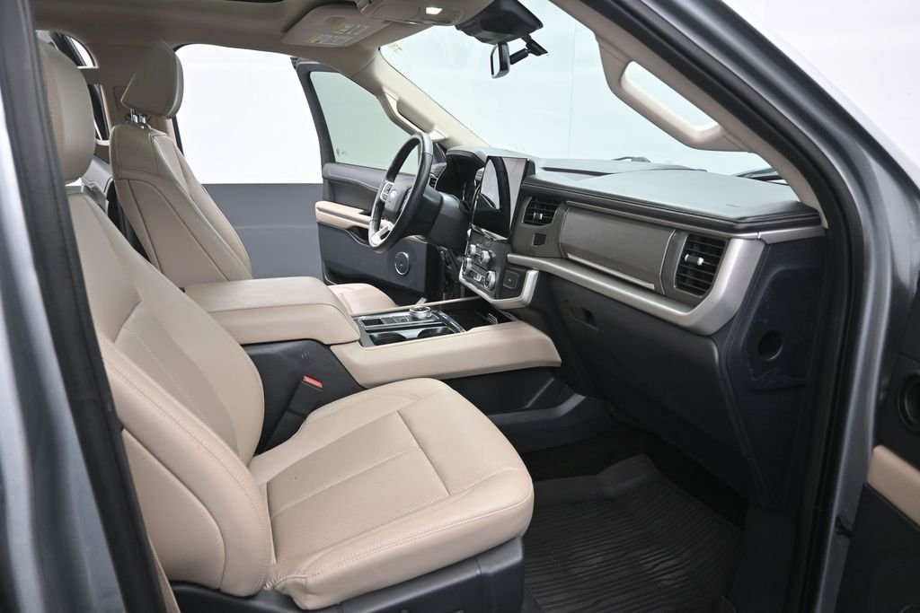 Used 2022 Silver Ford XLT image 16