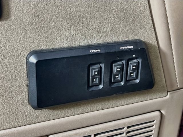 Used 1989 Red Ford  image 9