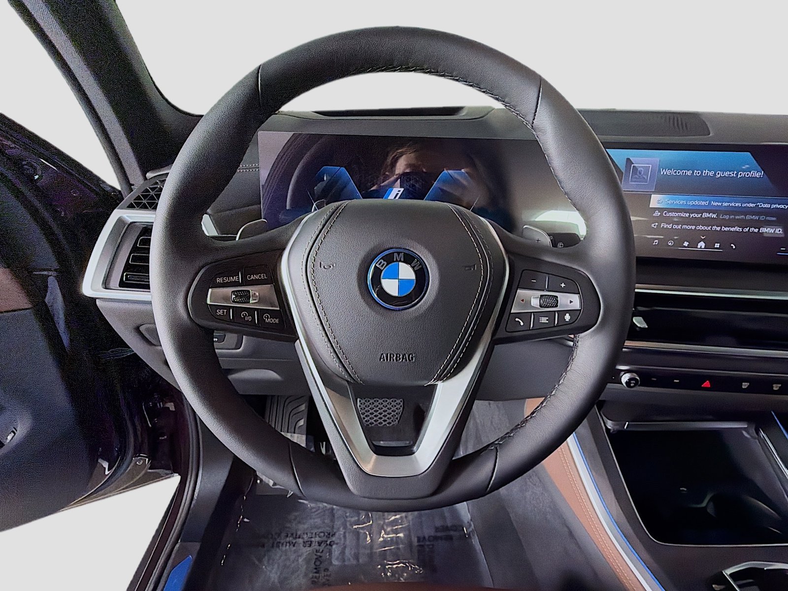 New 2026 Mora Metallic BMW xDrive50e image 11