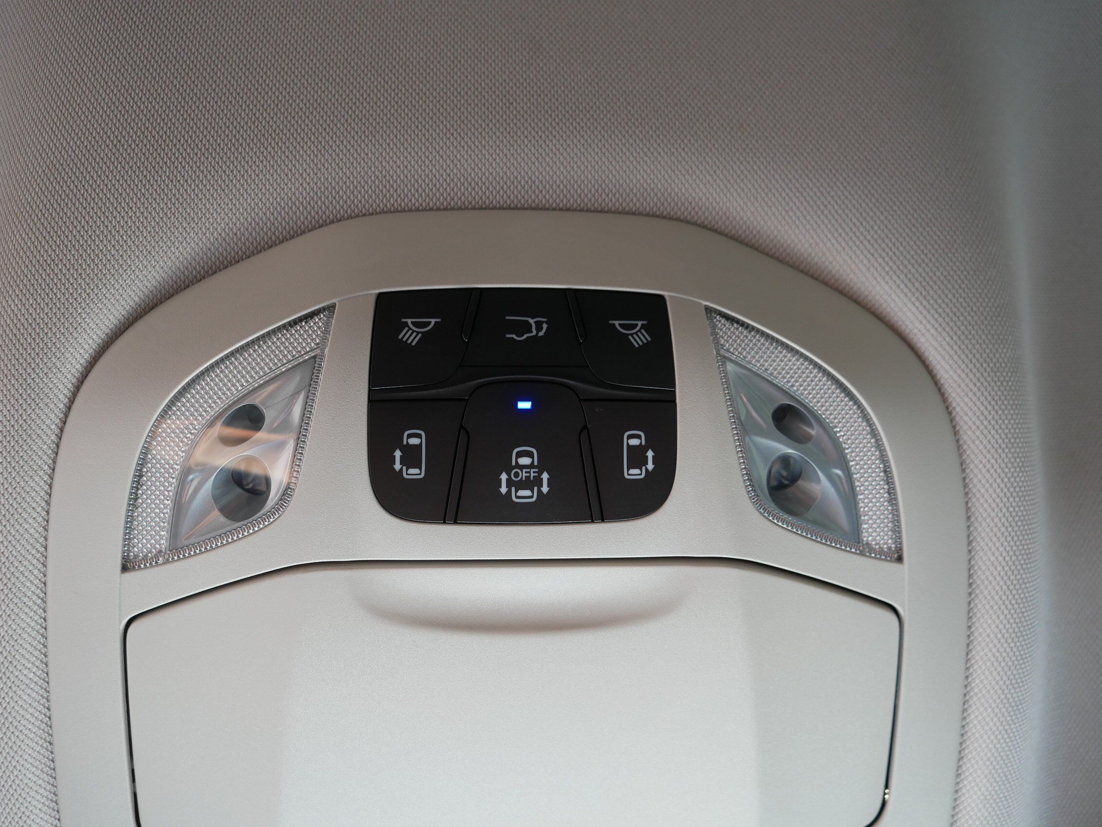 Used 2017 Bright White Clearcoat Chrysler Touring-L image 33