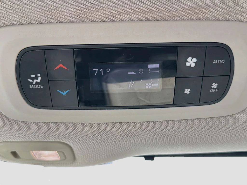 Used 2018 White Chrysler Limited image 27