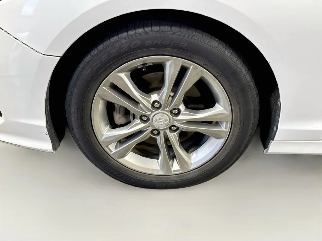 Used 2018 White Hyundai Limited image 40