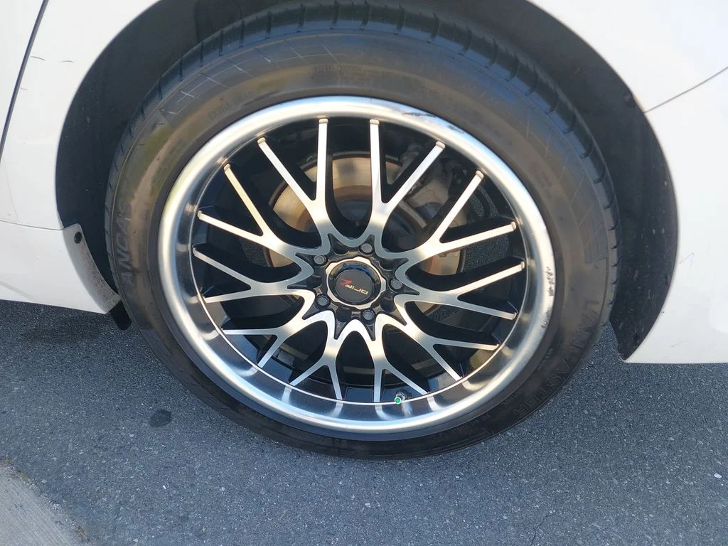 Used 2018 White Kia LX image 31