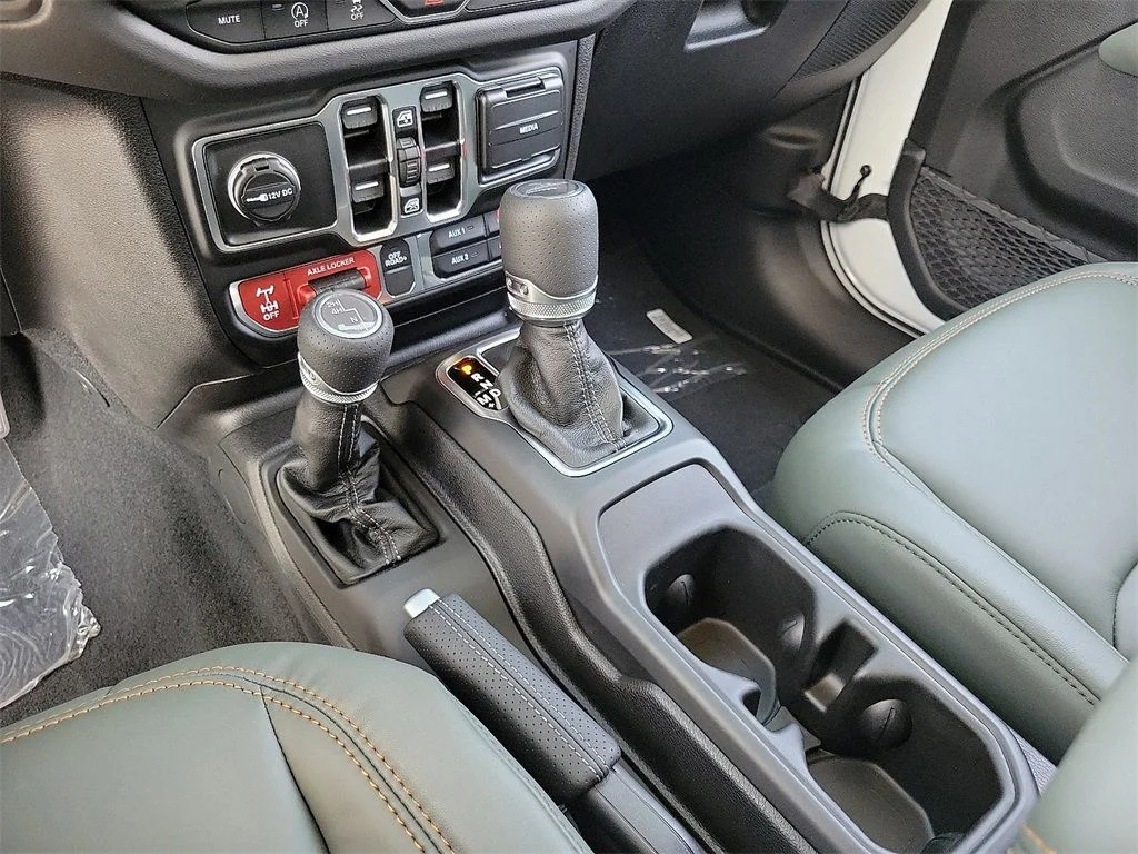 2025 Jeep Gladiator Mojave - Photo 14
