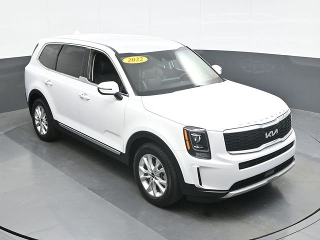 Used 2022 White Kia LX image 14