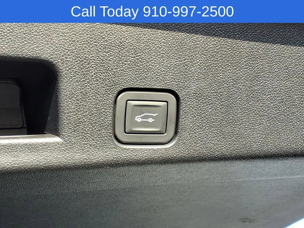 Used 2026 Summit White Chevrolet LT image 22