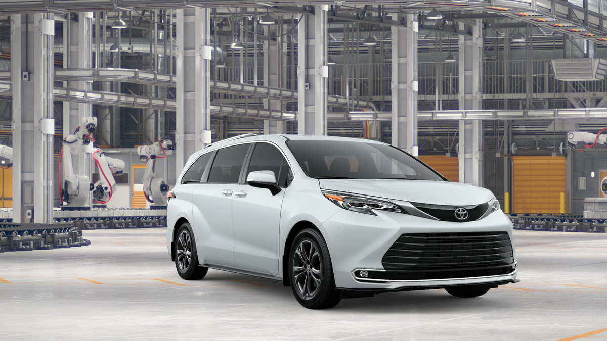 New 2026 Wind Chill Pearl Toyota Platinum image 15