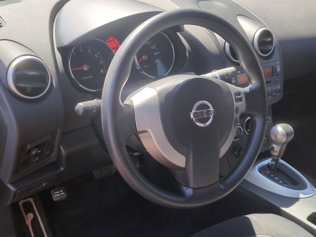Used 2010 Red Nissan SL image 14