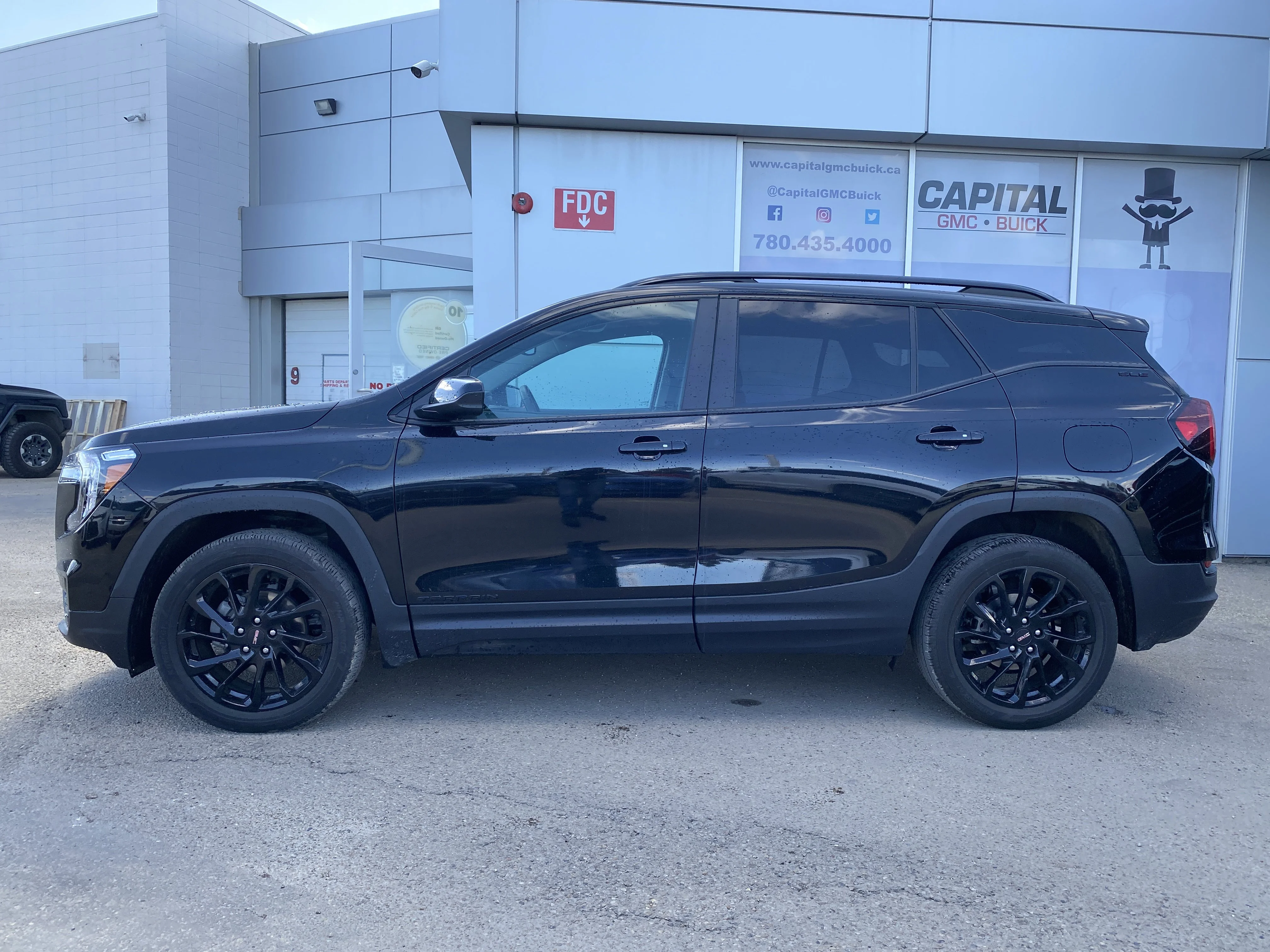 Used 2024 na GMC SLE AWD * PANORAMIC SUNROOF * NAVIGATION * BLACK EDITION * image 2