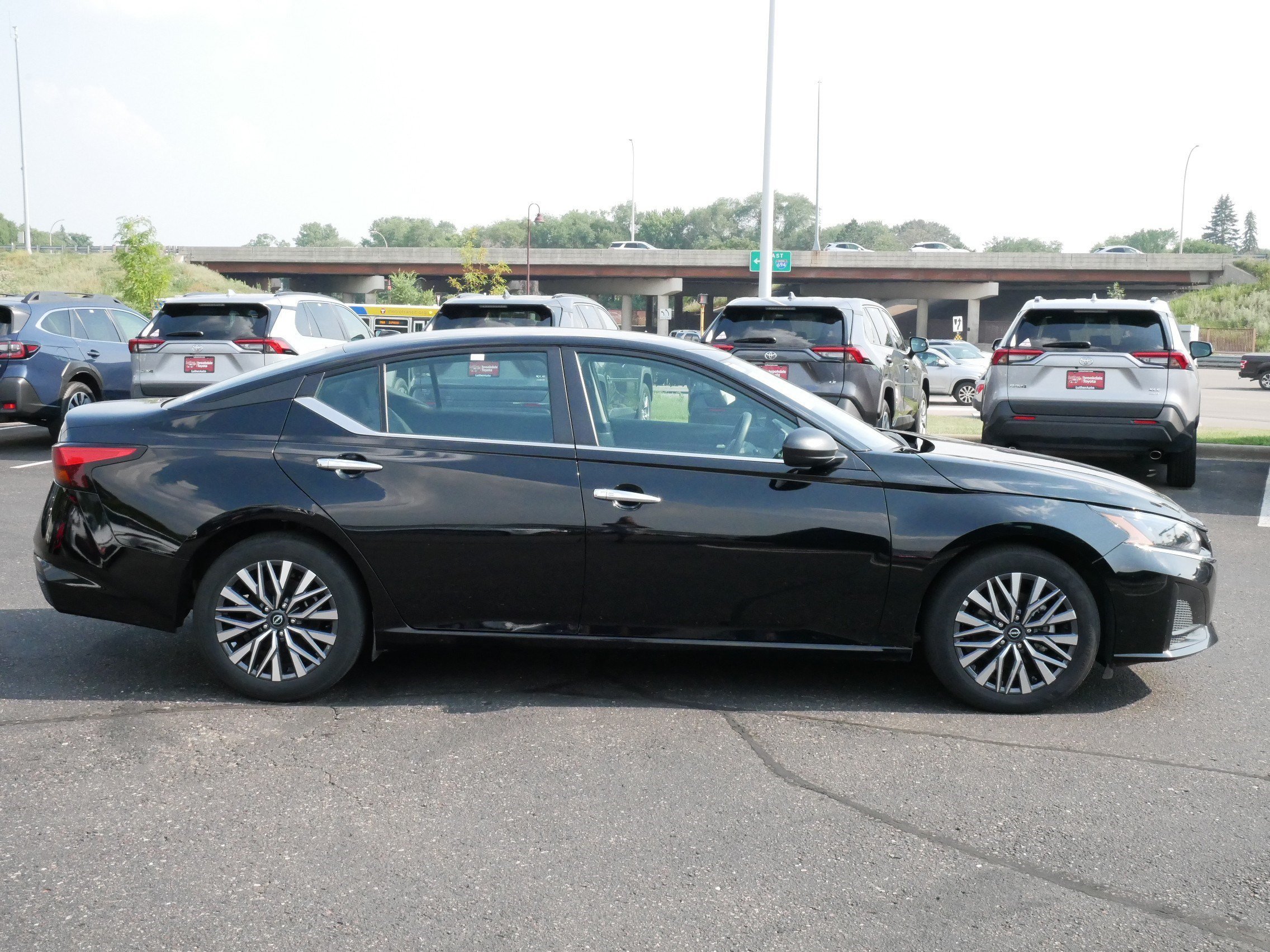 2025 Nissan Altima SV - Photo 8