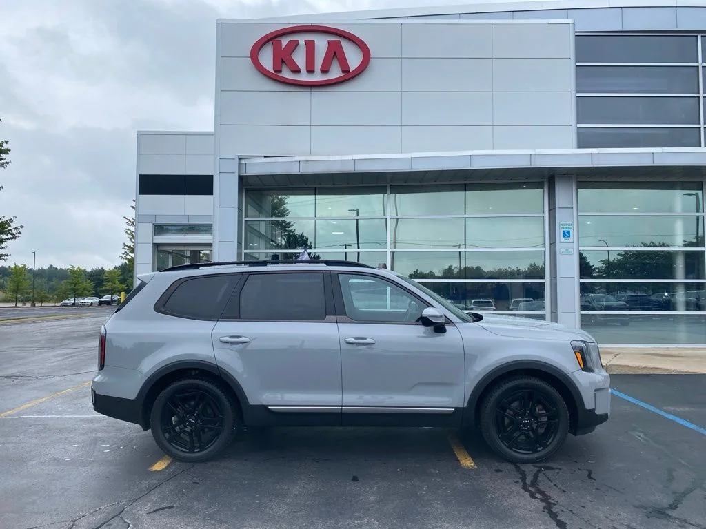 Used 2023 Gray Kia SX X-Line image 2