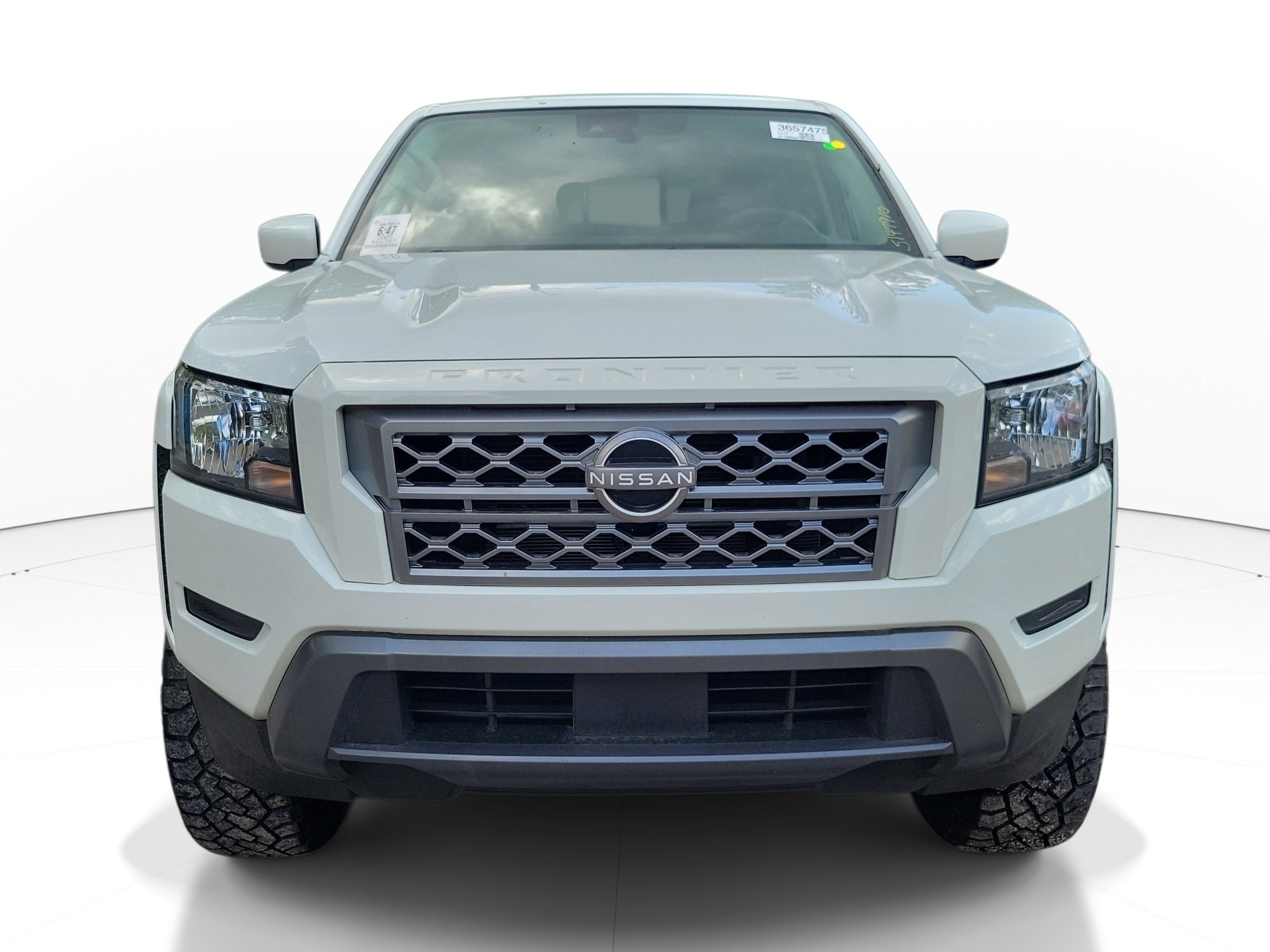 Used 2022 Glacier White Nissan SV image 1