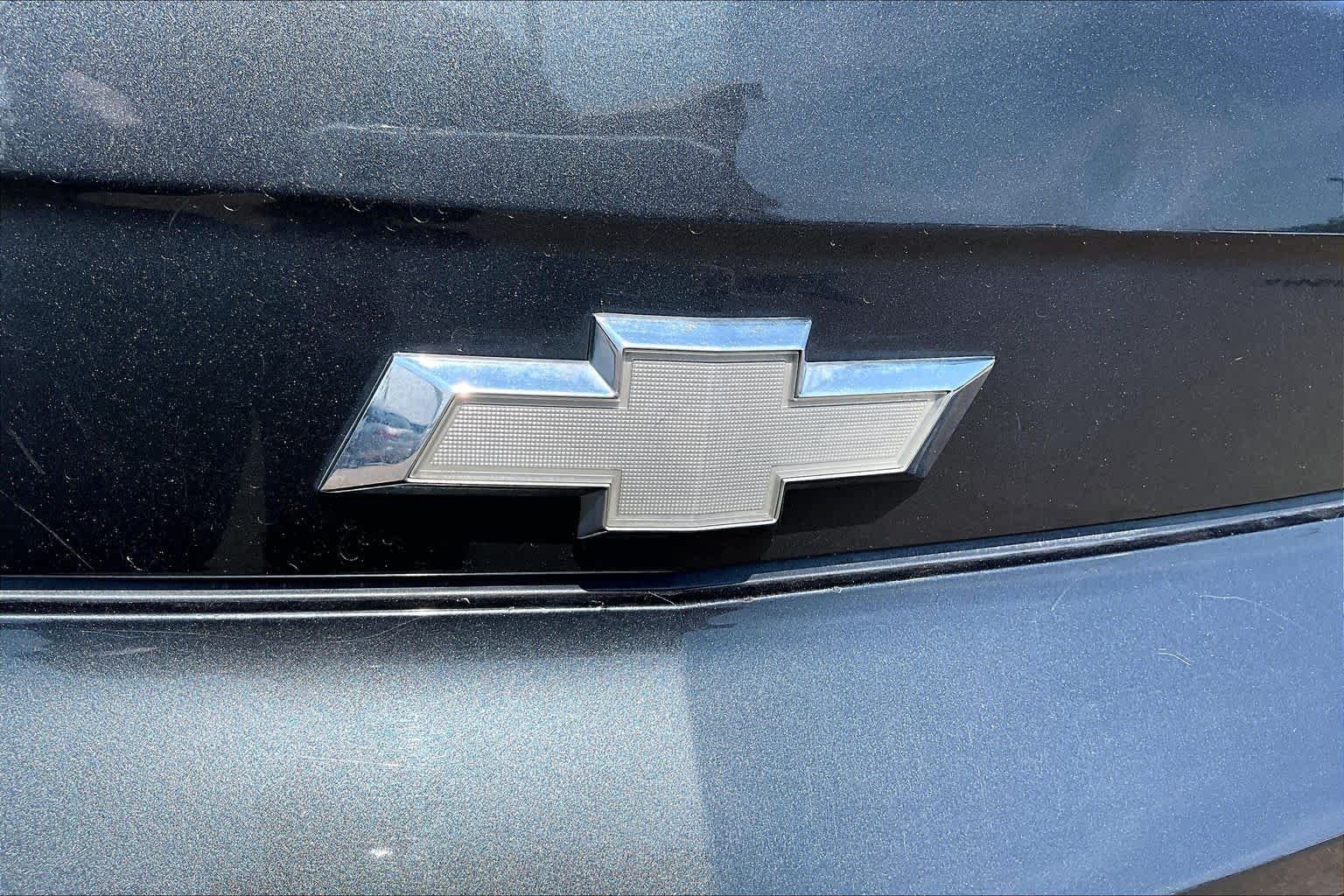 Used 2010 Cyber Gray Metallic Chevrolet 2LT image 26