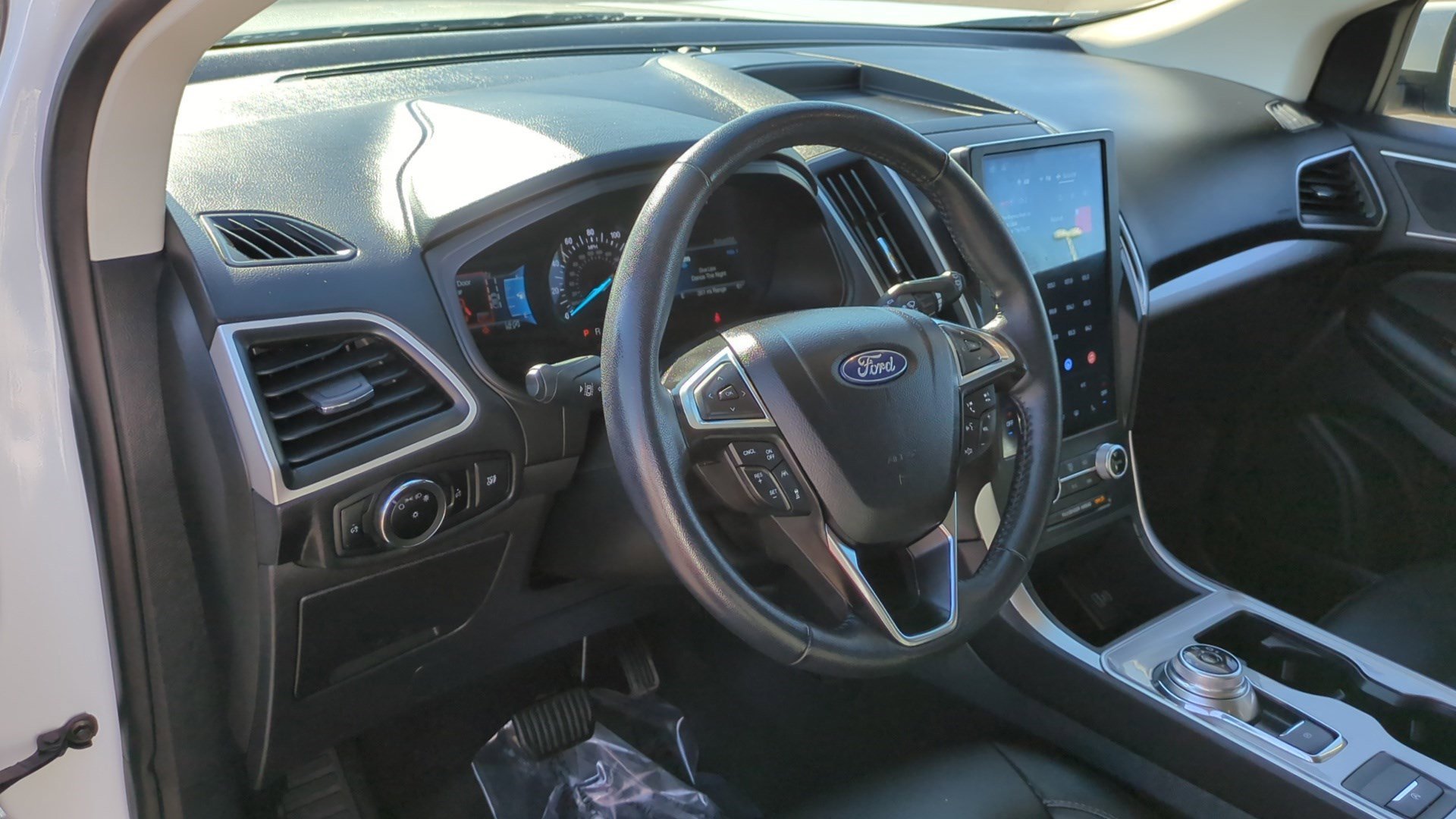 Used 2024 Oxford White Ford SEL image 13