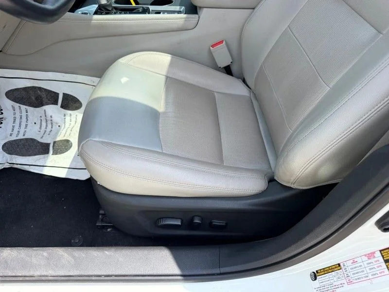 Used 2019 White Nissan 2.5 Platinum image 19