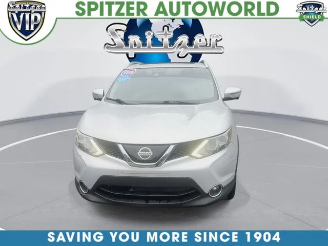 Used 2018 Silver Nissan SL image 3