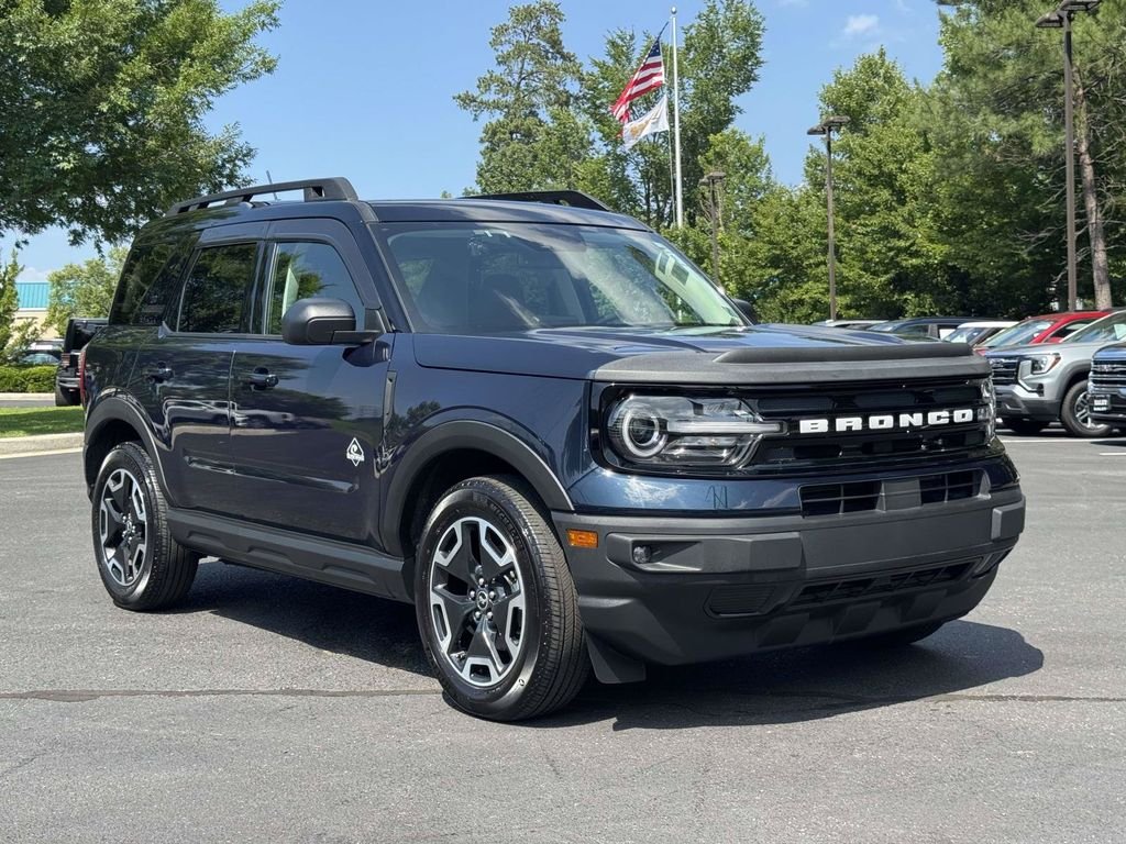 Used 2022 Blue Ford Outer Banks image 2