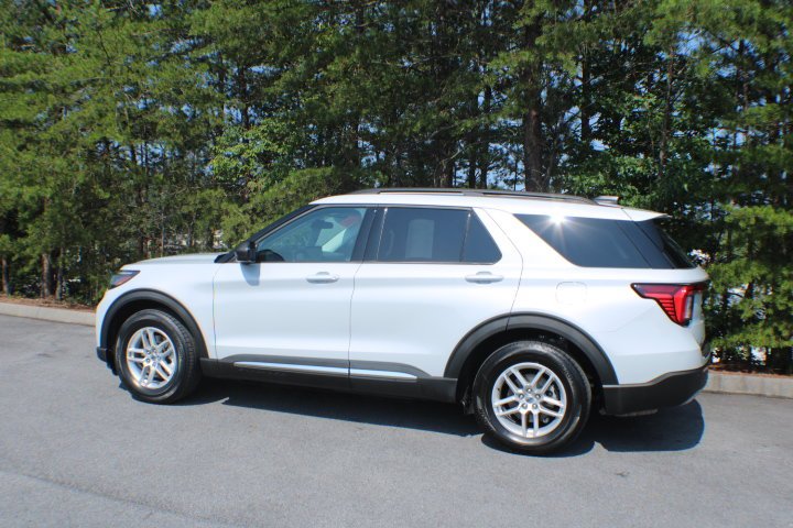 Used 2025 SPACE WHITE METALLIC Ford Active image 3