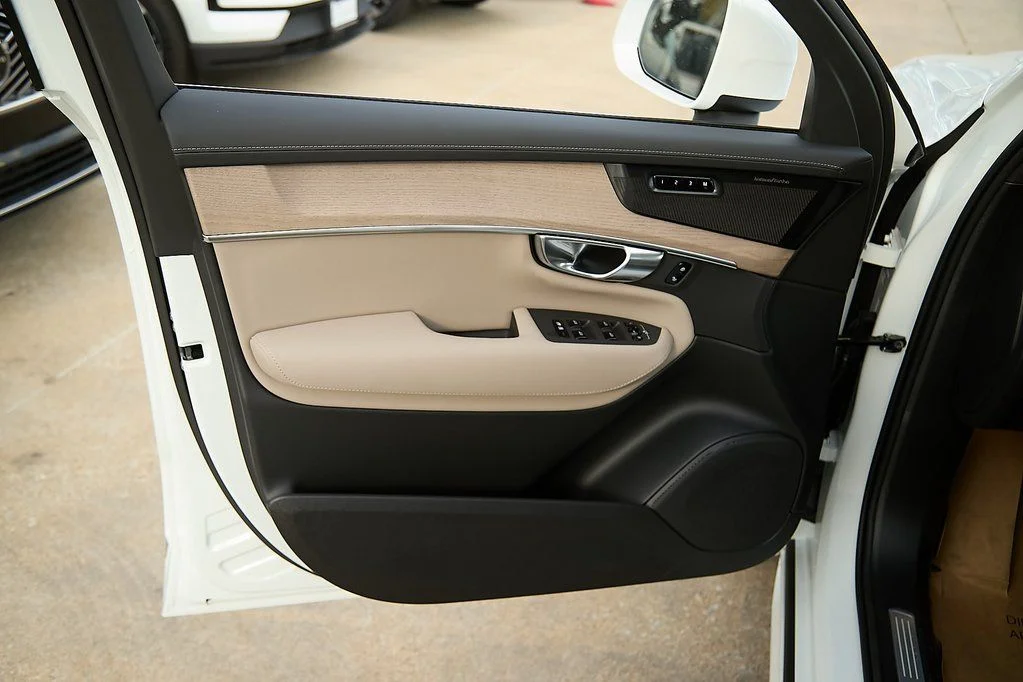 2026 Volvo XC90 Plus - Photo 10