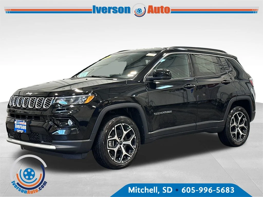 New 2026 Diamond Black Crystal Pearl-Coat Exterior Paint Jeep Limited image 3