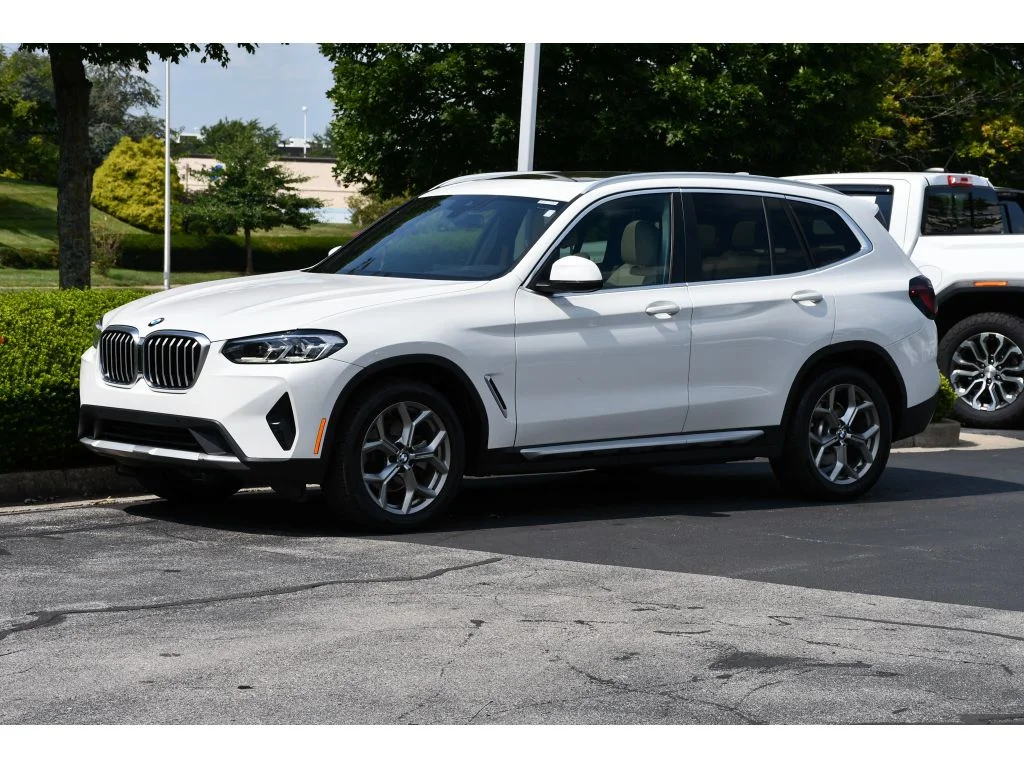 Used 2022 Alpine White BMW xDrive30i image 8