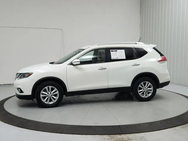 Used 2016 White Nissan SV image 4