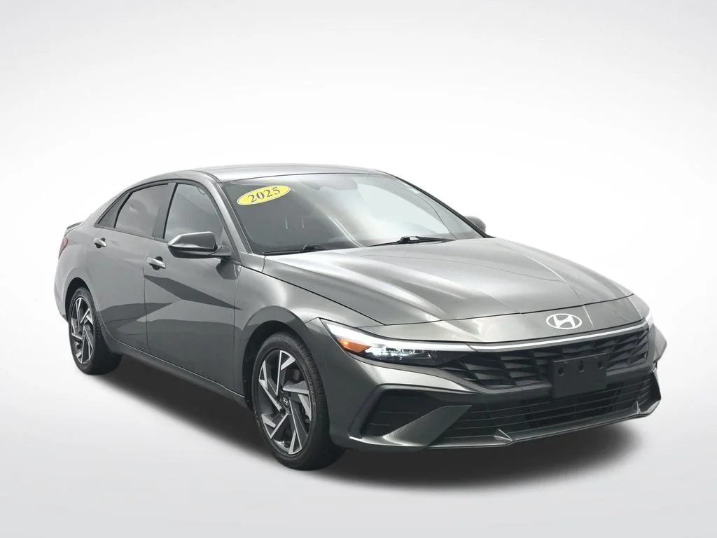 Used 2025 Amazon Gray Hyundai SEL Sport image 3
