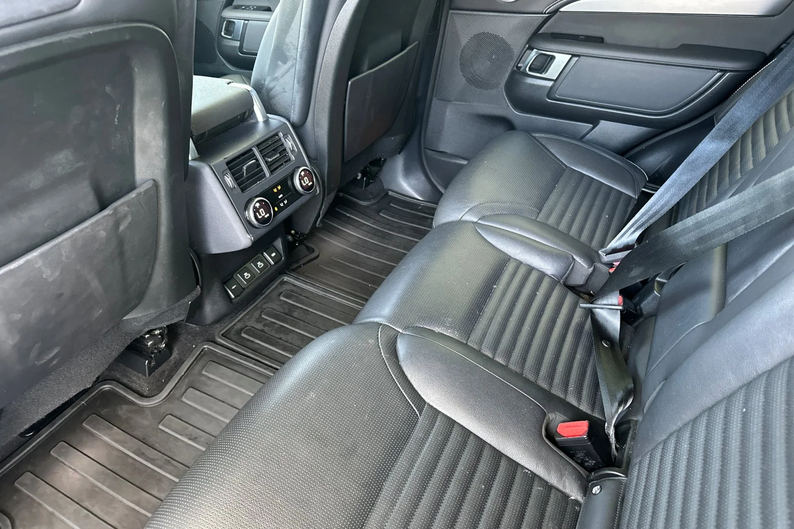 Used 2022 Santorini Black Metallic Land Rover S R-Dynamic image 14