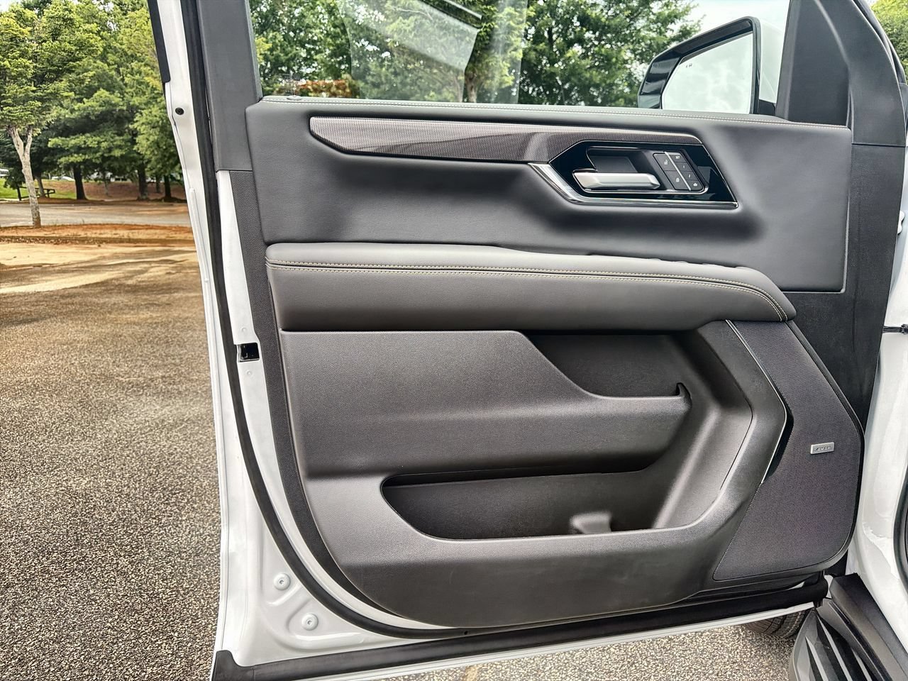 New 2026 Summit White GMC Elevation image 18