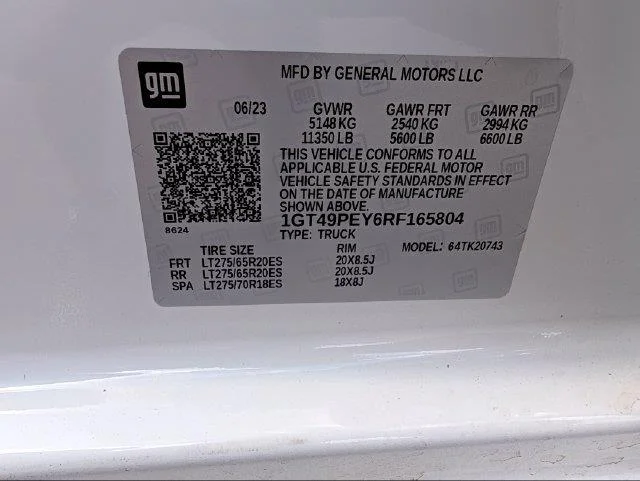 Used 2024 Summit White GMC AT4 image 30