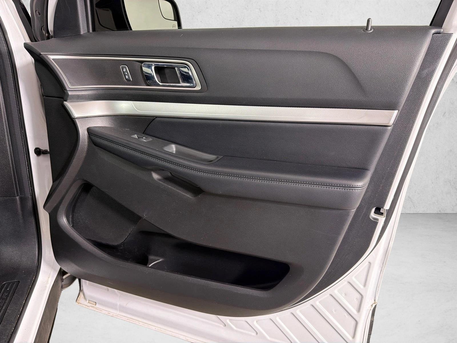 Used 2017 Oxford White Ford XLT image 14