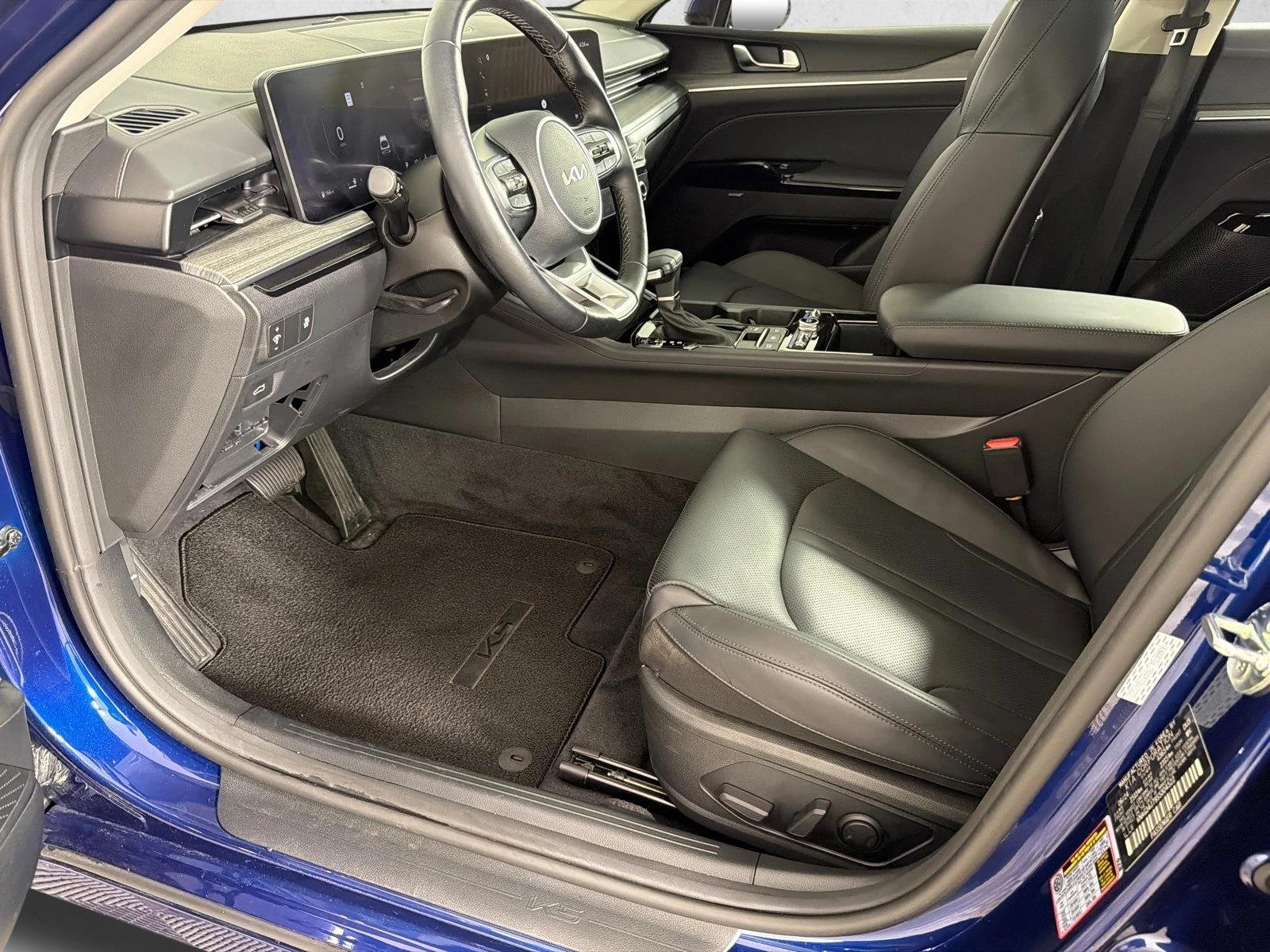 Used 2025 Yacht Blue Kia EX image 11