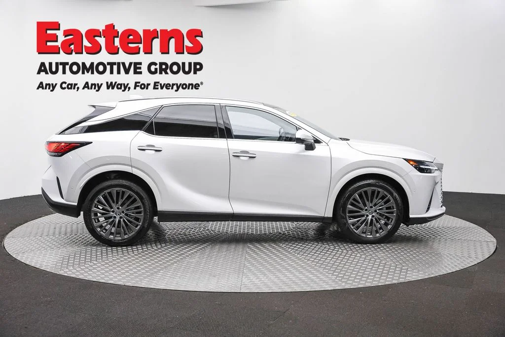 Used 2025 White Lexus 350 Luxury image 4