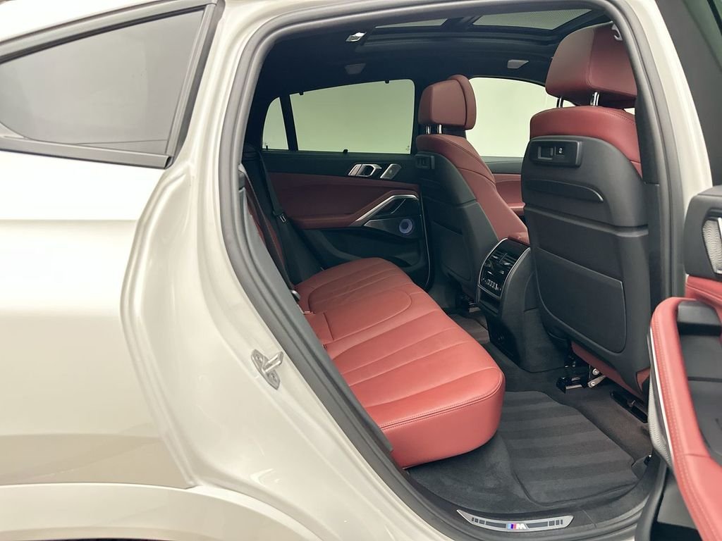 Used 2021 White Metallic BMW M50i image 19