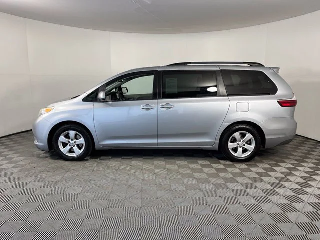 Used 2015 Silver Toyota LE image 4