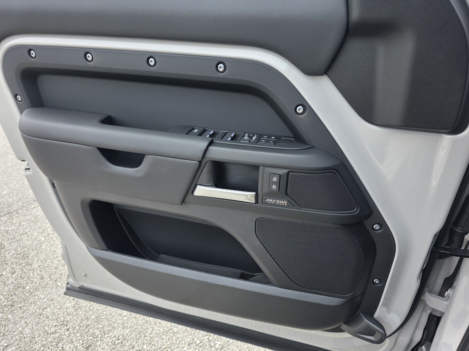 New 2026 Borasco Grey Land Rover P400 X-Dynamic SE image 18
