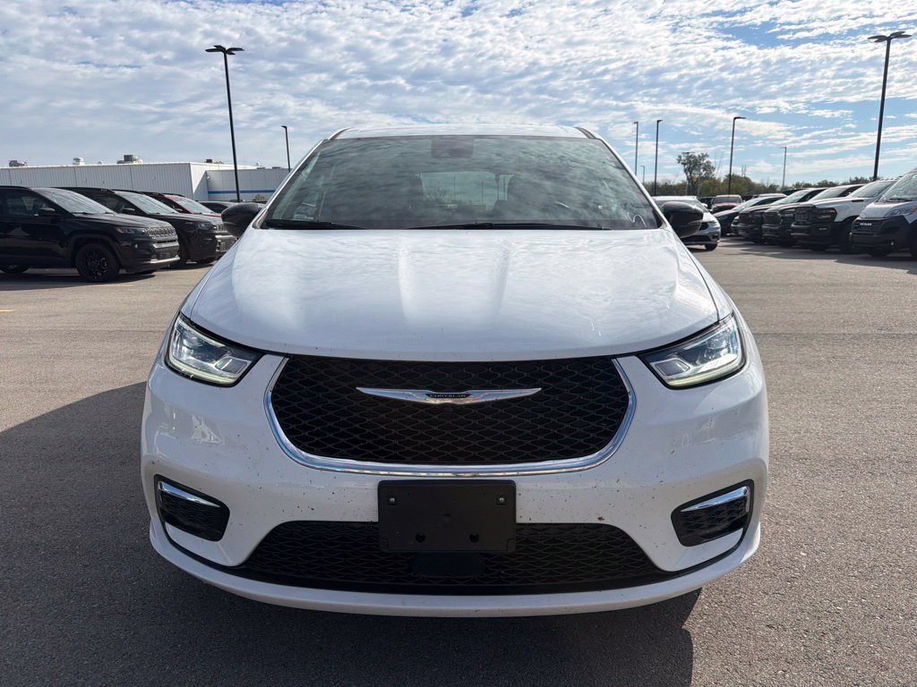 Used 2026 Chrysler Pacifica Select with VIN 2C4RC1BG2TR246475 for sale in Kansas City
