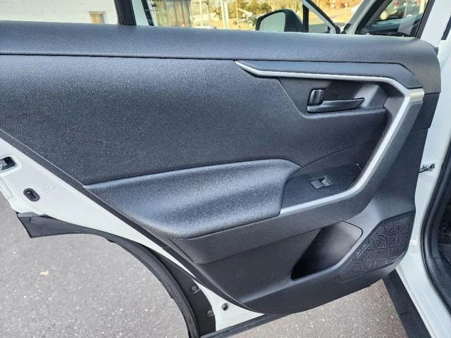 2023 Toyota RAV4 LE - Photo 23